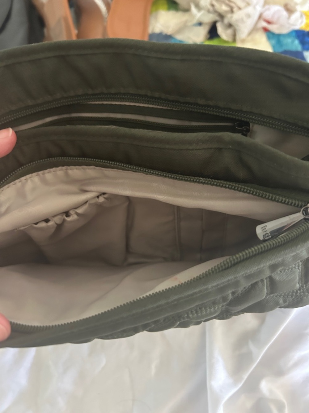 lug Quilted Messenger Bag - Olive
Wings - Picture 6 of 7